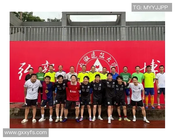 送别足球巨星：铭记他在绿茵场上的荣耀与拼搏，祝福未来更加辉煌